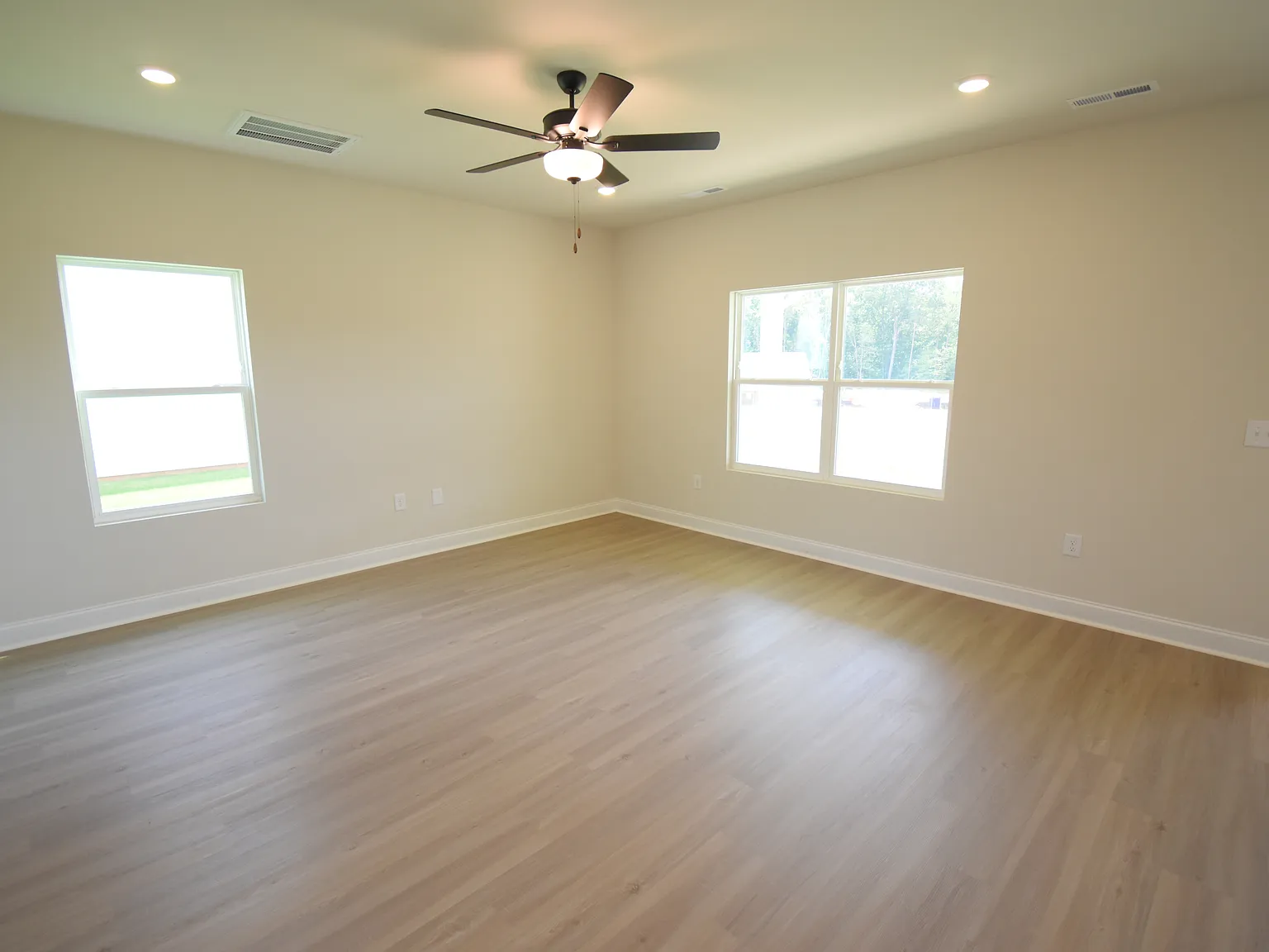 3 bed, 2.5 bath, 2002 sqft, $2,195 — Photo 4
