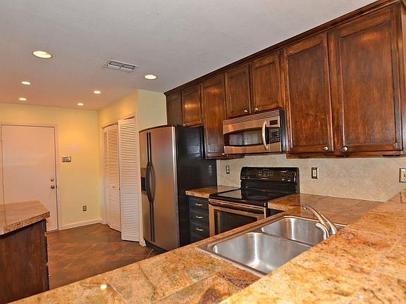 5th image of 8108 Baywood Dr #B
