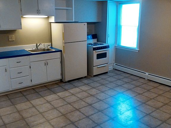 Bright kitchen, good sized