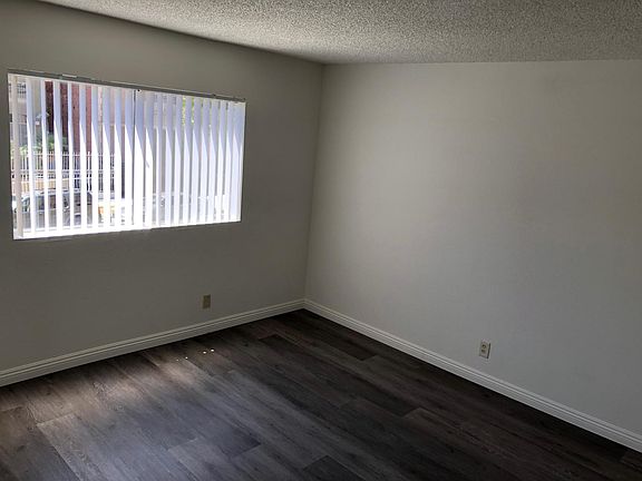 3rd image of 810 Fedora St