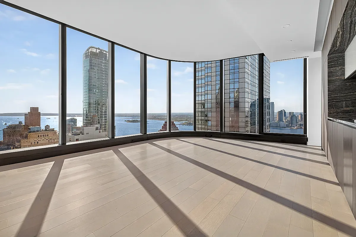 125 Greenwich St #61D photo 1
