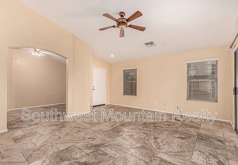 33782 N Mercedes Dr — Photo 7