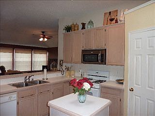 4th image of 3829 Rolling Hills Dr
