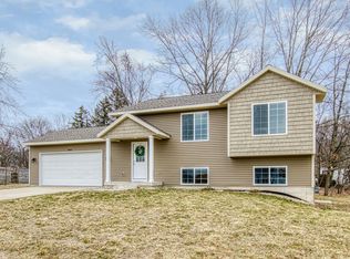 4880 Raymond Ave SE, Kentwood, MI 49508