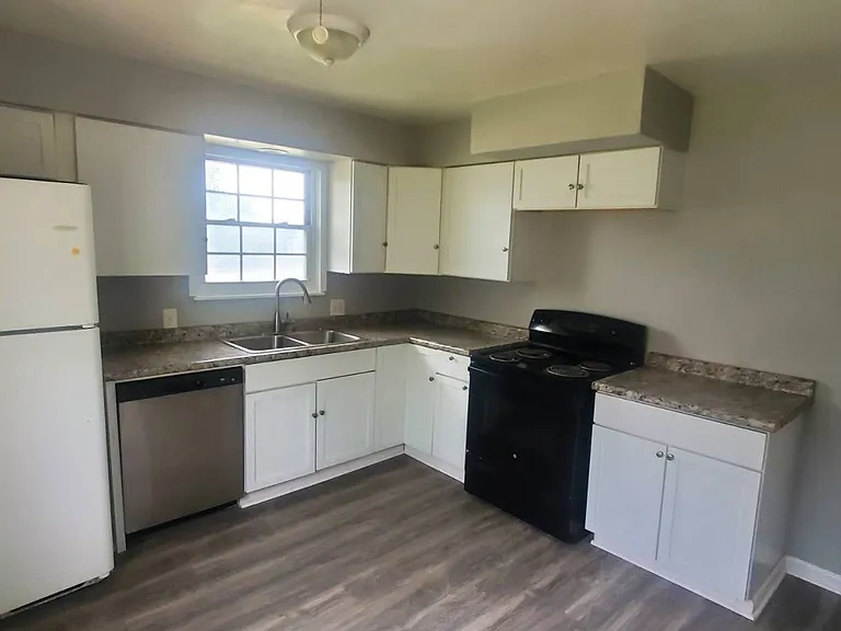 4595 Lee Rd — Photo 8