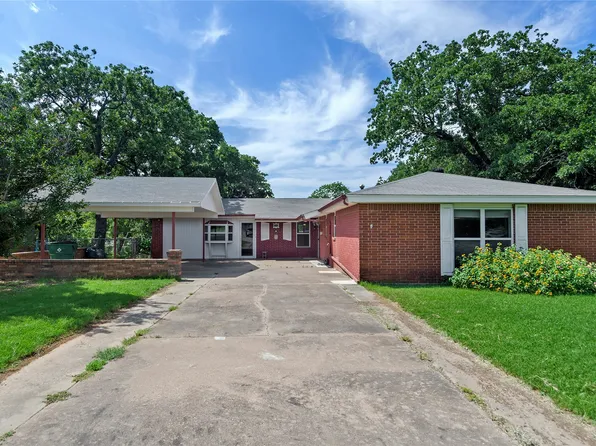 1510 Hulme St, Bowie, TX 76230