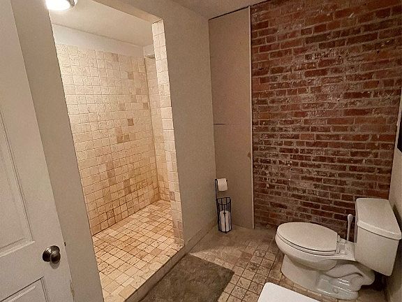 5th image of 21 N Depot St Suite 3W