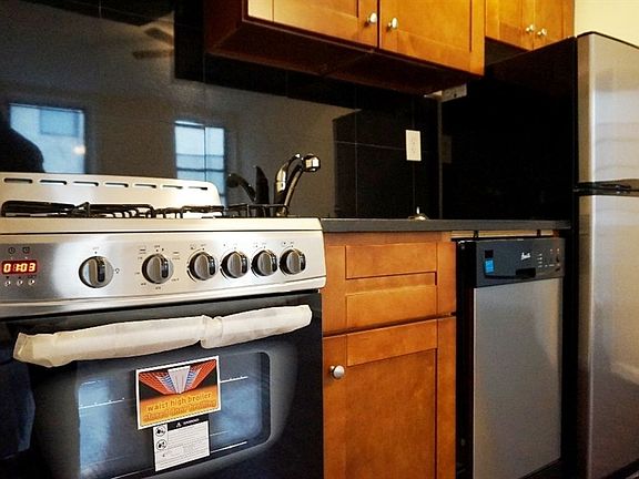 5th image of 800 Lexington Ave #4E