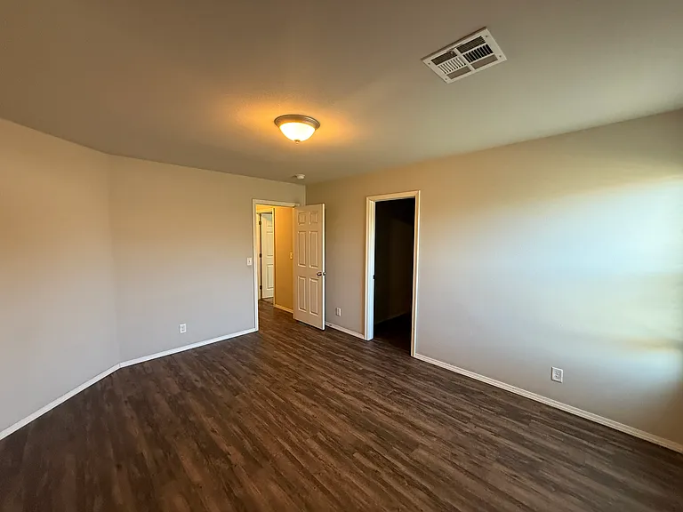 2800 E Quincy St — Photo 5