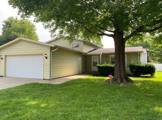 2204 Clover Ln, Champaign, IL 61821