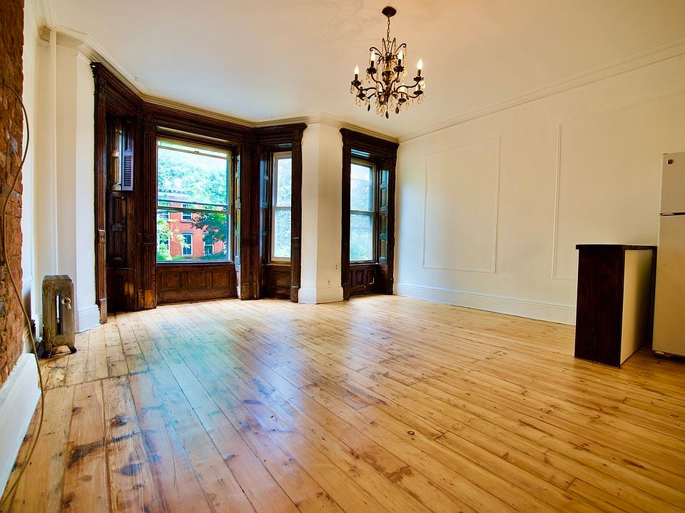 1st image of 214 Saint James Pl