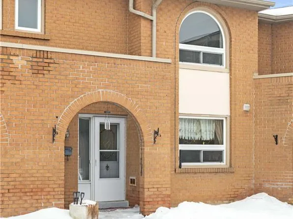 1180 Mississauga Valley Blvd #4, Mississauga, ON L5A 3M9