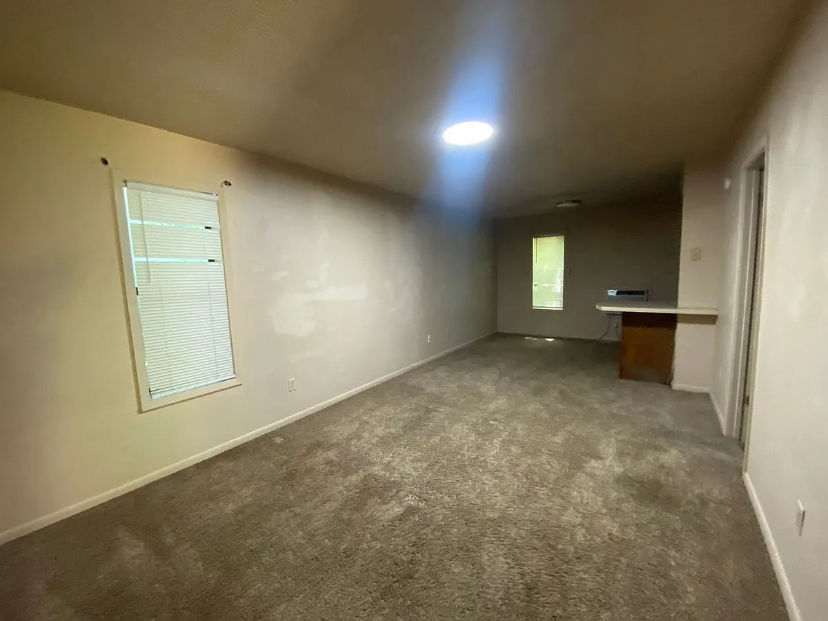 Building Photo - 1006 Markle