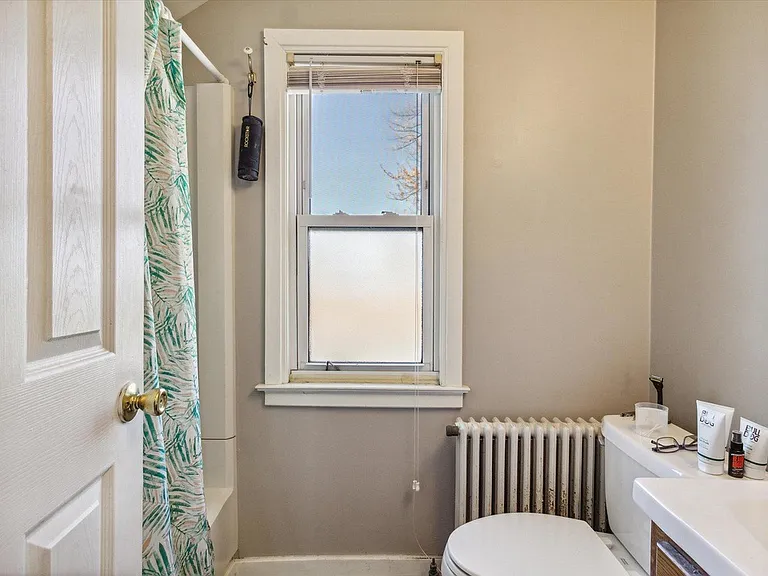 22464 Beach St — Photo 9