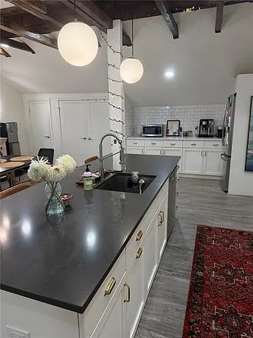 803 Baronne St — Photo 14