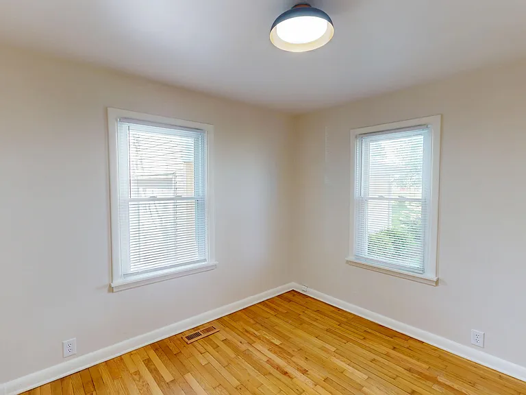 3906 S Poplar St — Photo 13