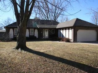 809 Mountain Ash Ln, Hutchinson, KS 67502