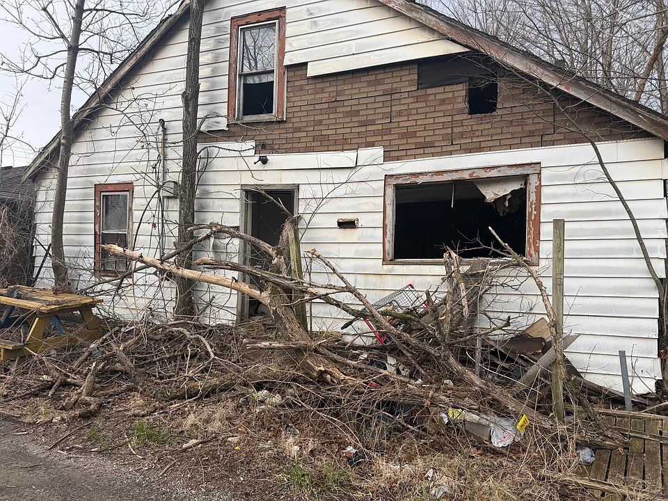 2nd image of 4855 Massachusetts St