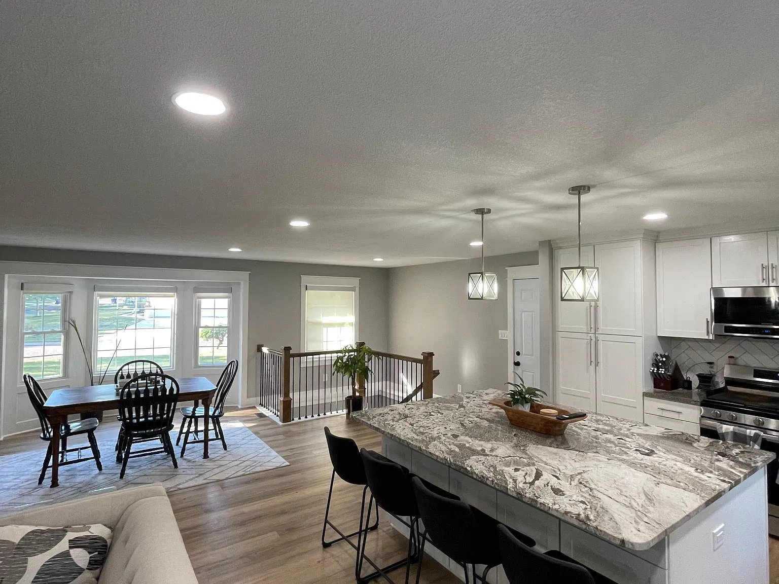 4 bed, 2380 sqft, $3,050 — Photo 3