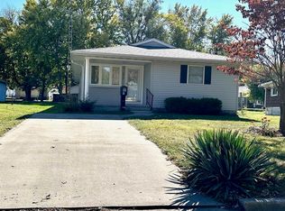 1012 W Vandeveer St, Taylorville, IL 62568
