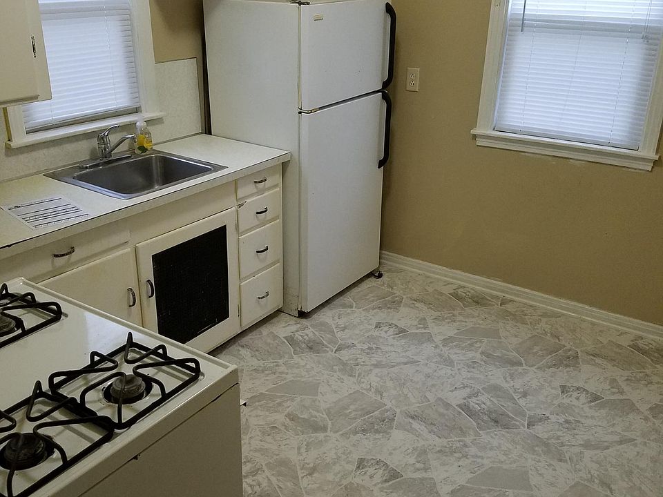 2nd image of 106 Hammond Ct
