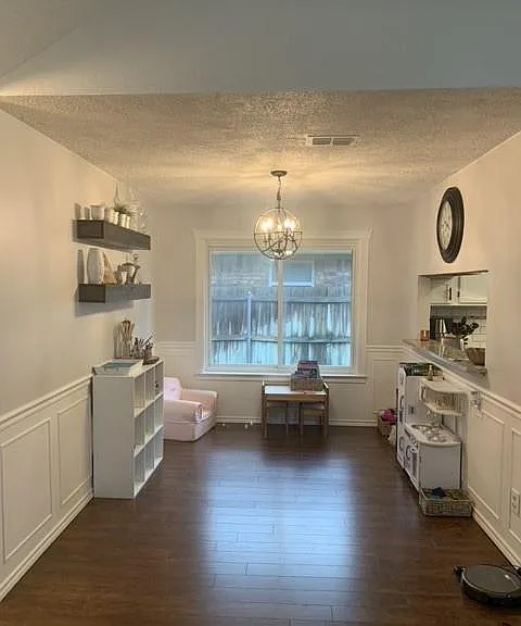 990 Camden Dr — Photo 13