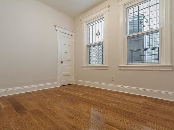 5th image of 198 Myrtle Ave