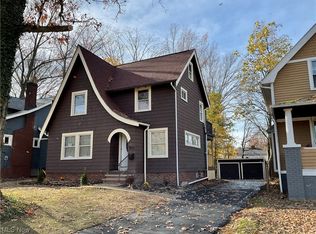 1058 Yellowstone Rd, Cleveland Heights, OH 44121