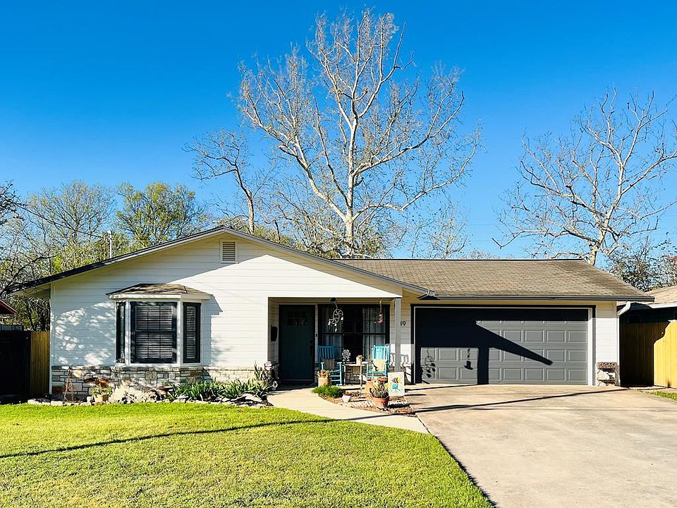 1st image of 349 Lake Dr