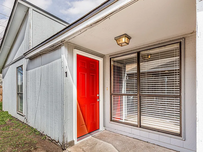 912 NE Tortoise Dr — Photo 2