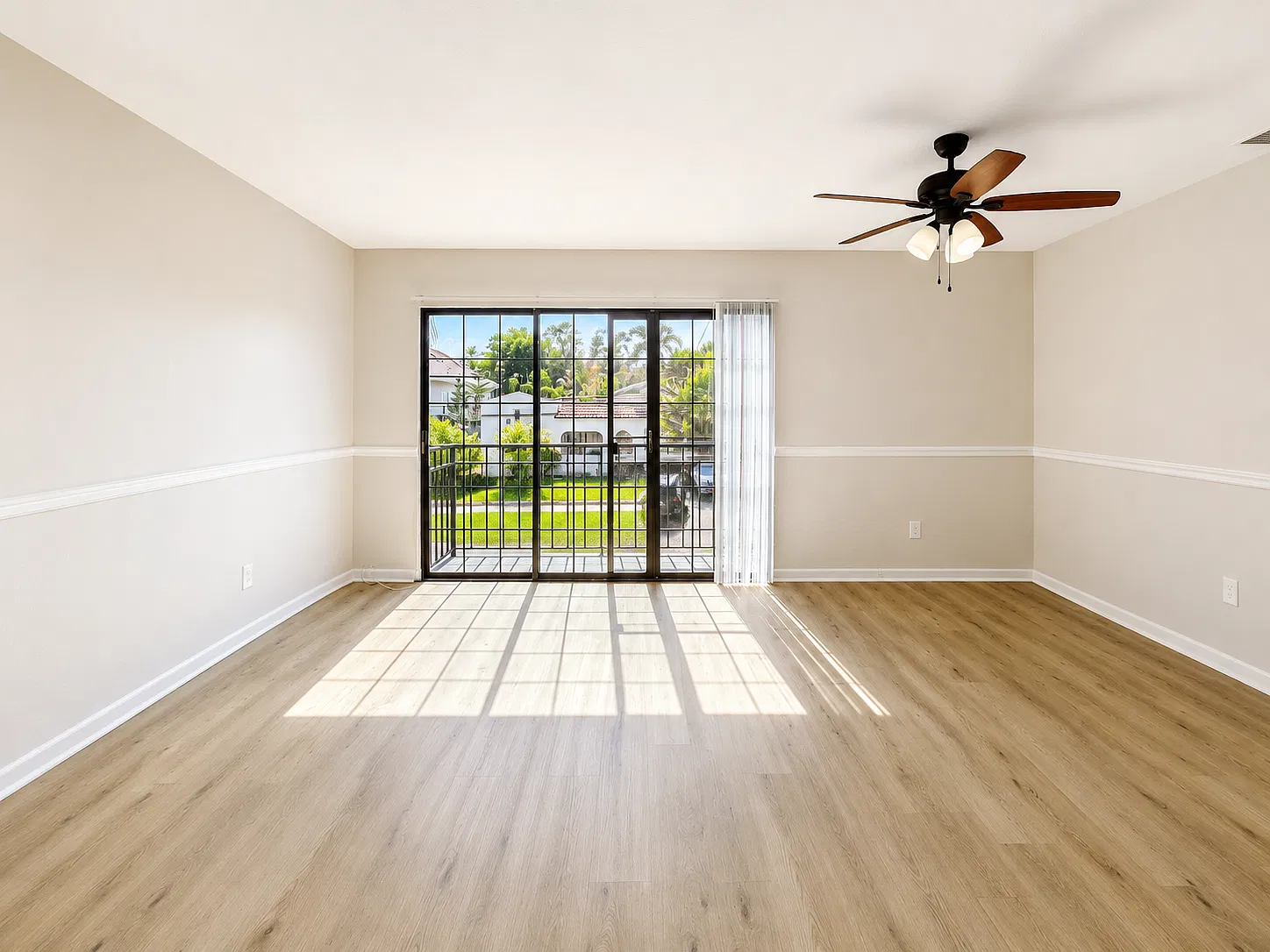 2 bed, 2.5 bath, 1200 sqft, $2,300 — Photo 2