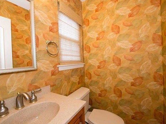 4th image of 150 Woodlake Dr W