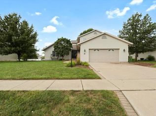 1415 Heather Dr, Mahomet, IL