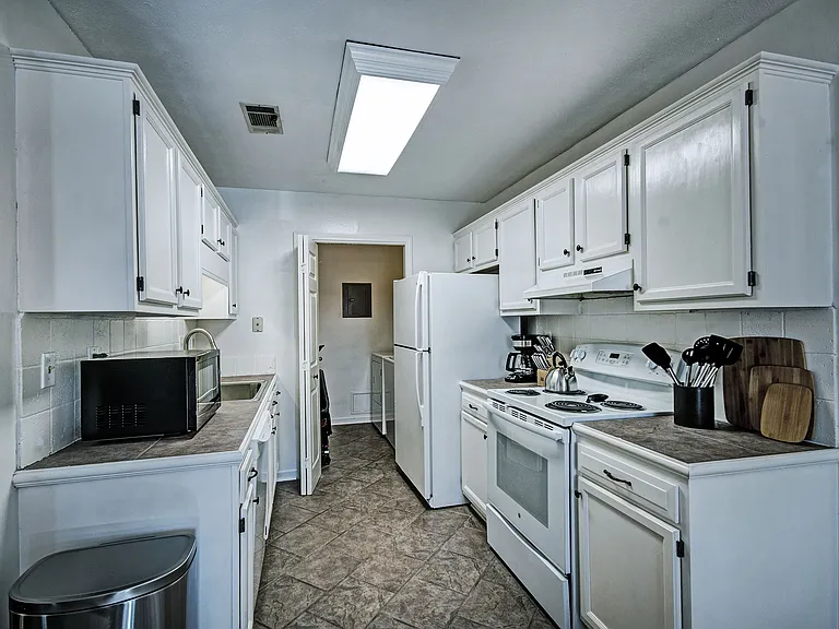 1221 Barnett Bend Cv — Photo 15