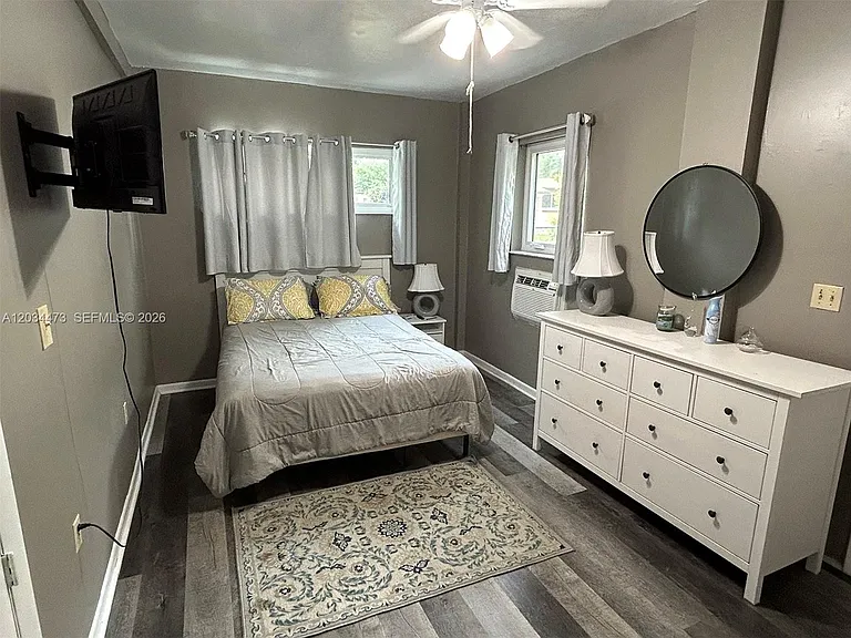 12115 NE Miami Ct — Photo 12