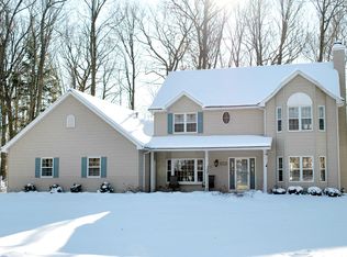 2099 S Tanager Ln, Suamico, WI 54313