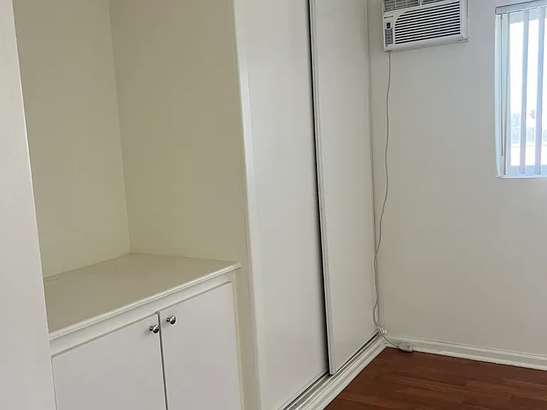 12921 Oxnard St #8 — Photo 4