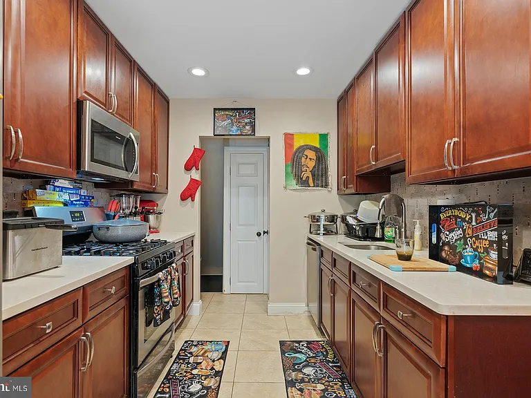 2874 Tolbut St — Photo 12