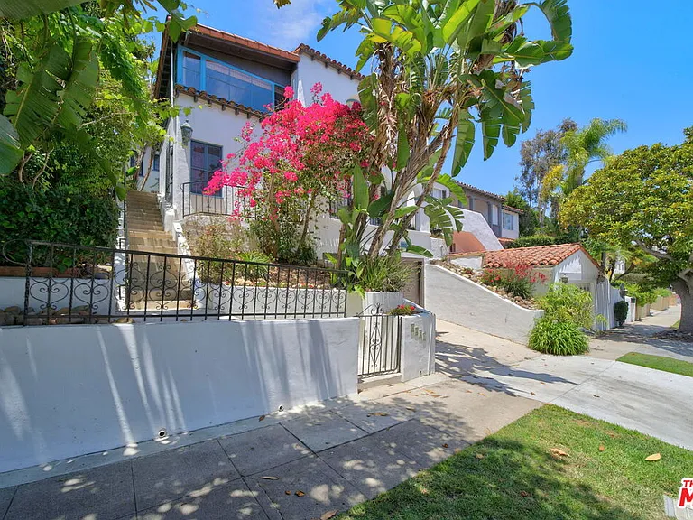 1221 Edris Dr — Photo 3