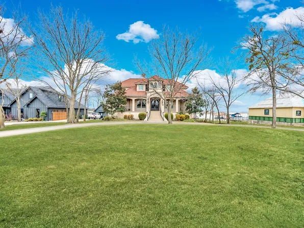 1201 The Shores Dr, Corsicana, TX 75109