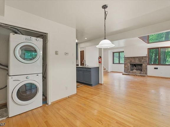 4th image of 17 Village Way #6