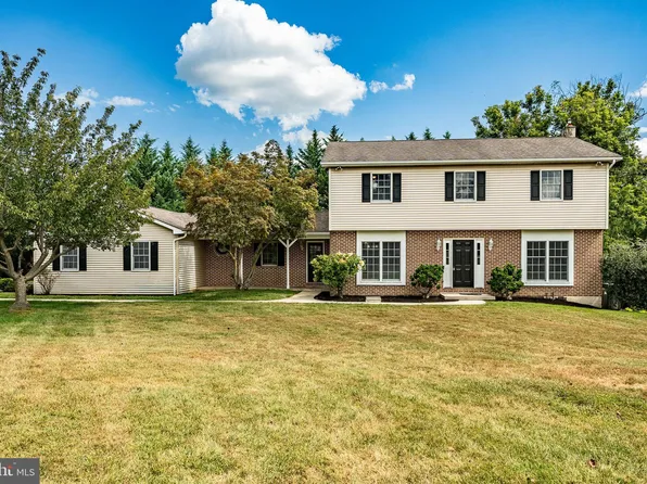 16 Long Dr, Downingtown, PA 19335