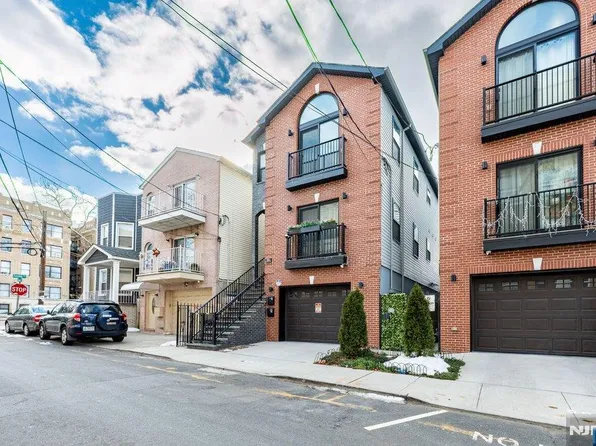85 Oxford Ave, Jersey City, NJ 07304