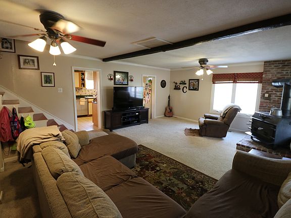 3rd image of 223 E 11th St