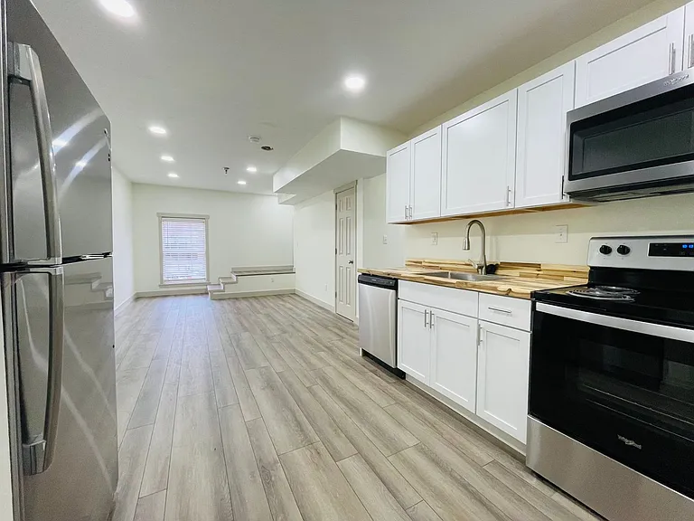 125 N Washington St — Photo 147