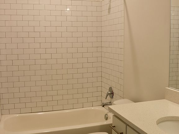 5th image of 113 Market St #3B-3Ba