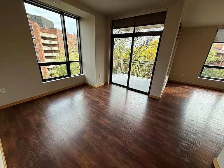 Venture Luxury High Rise — Photo 167