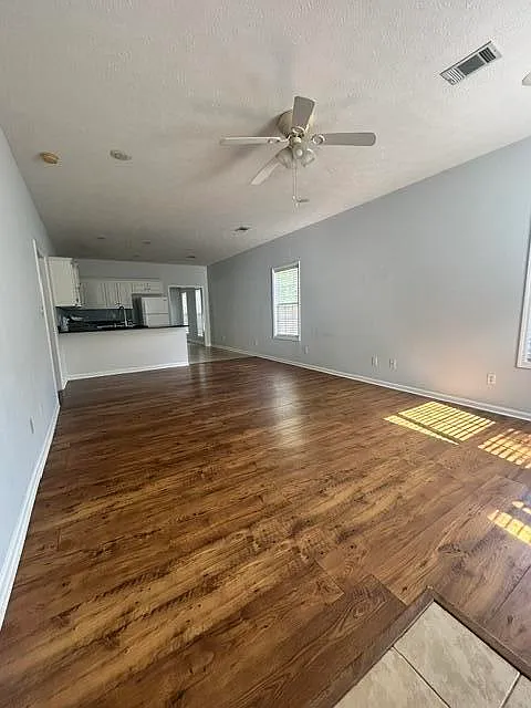 3 bed, 2.0 bath, 1524 sqft, $1,800 — Photo 2