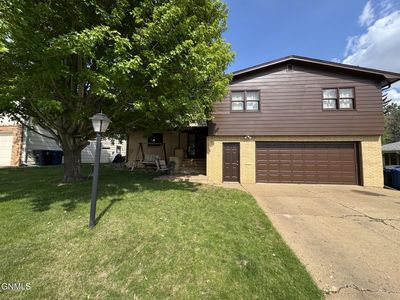 926 7th Ave W, Dickinson, ND, 58601