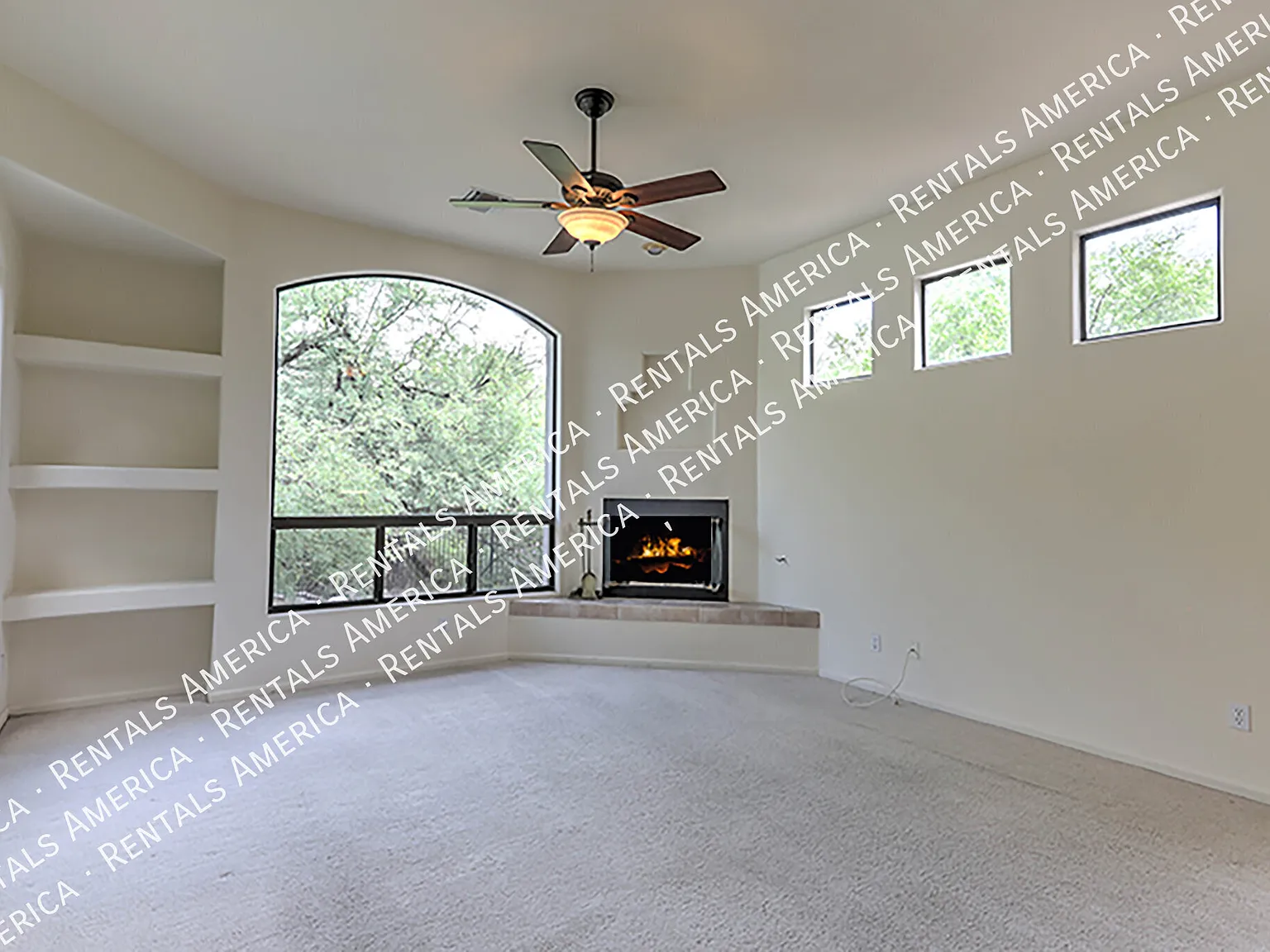 Beautiful 4 bedroom 3/5 bath Retreat with Mountain Views, Pool & Spa — Photo 3